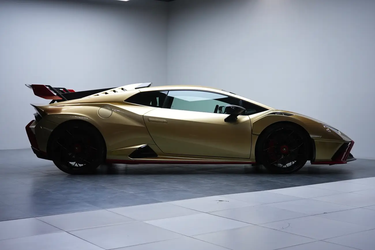 Lamborghini Huracan STO interior and exterior views - Image 2