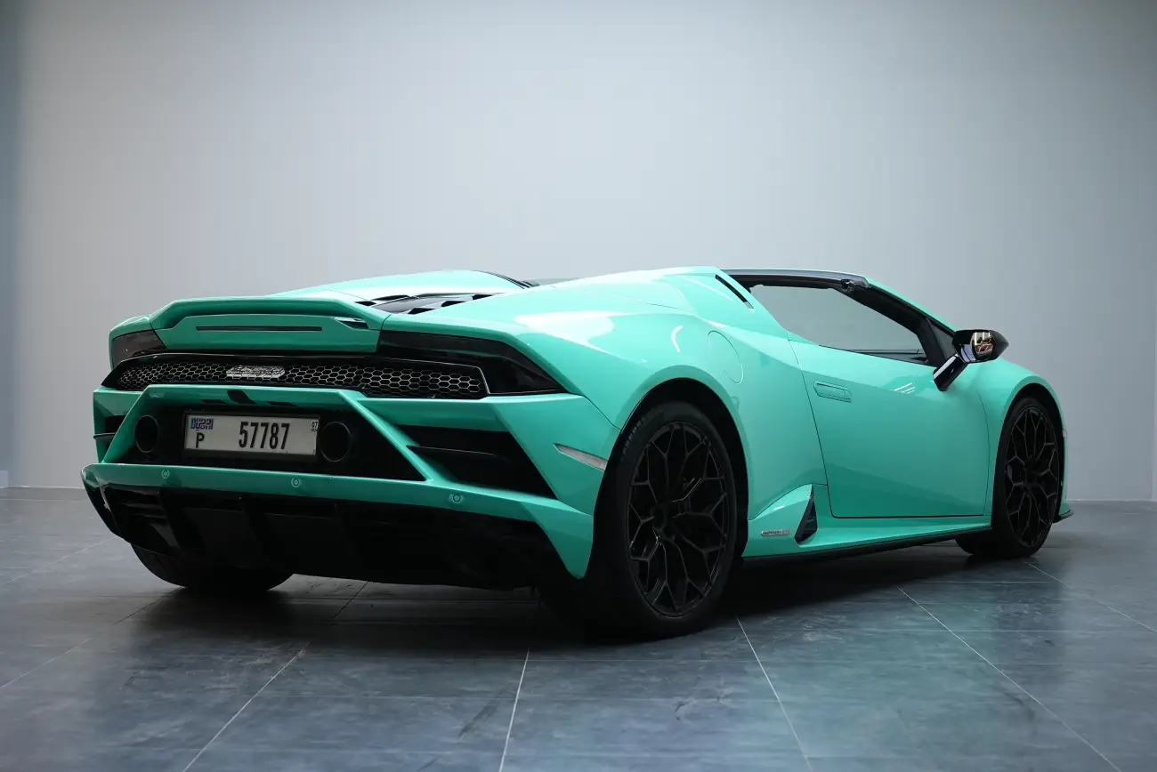 Lamborghini Huracan EVO interior and exterior views - Image 2