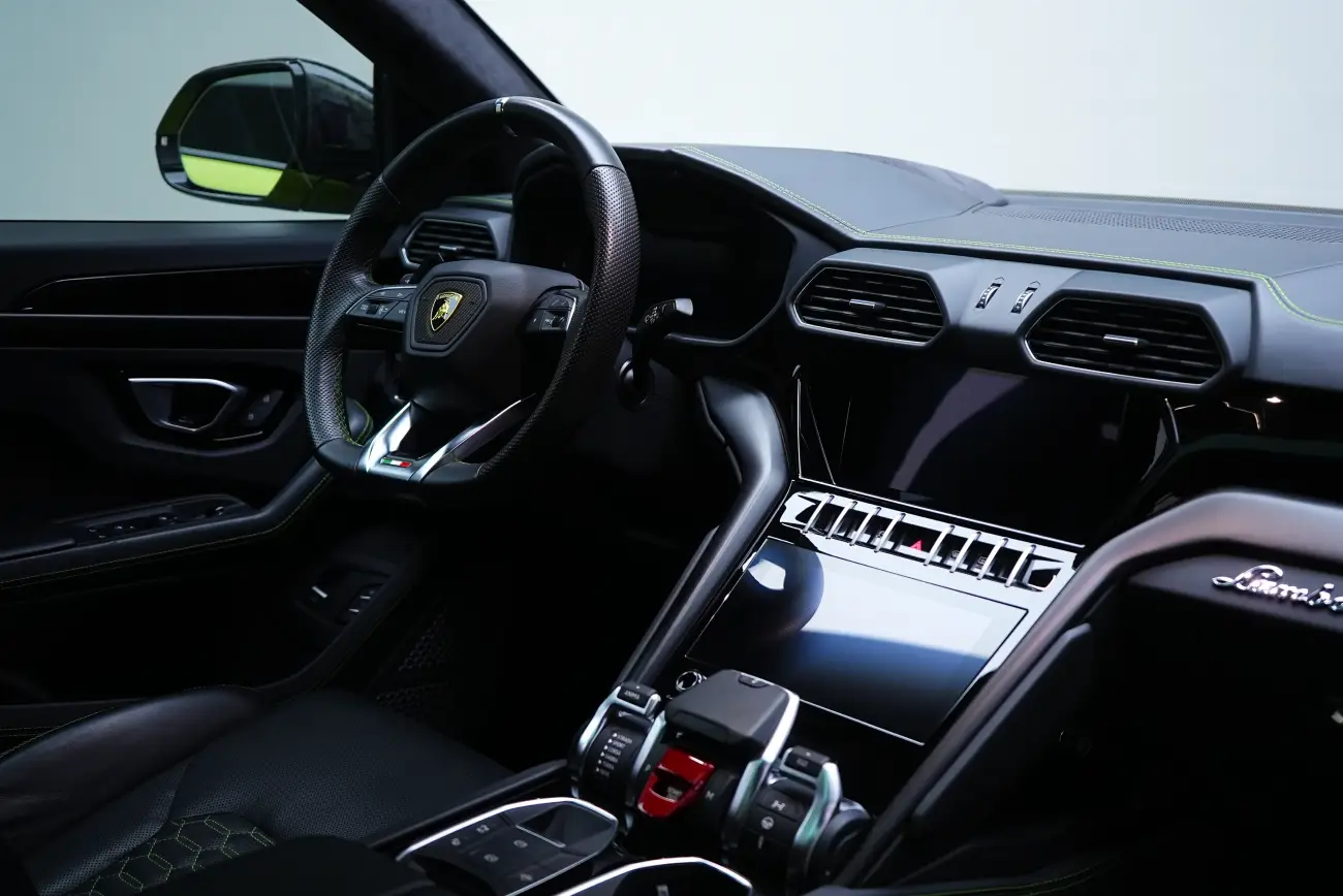 Lamborghini Huracan EVO interior and exterior views - Image 3